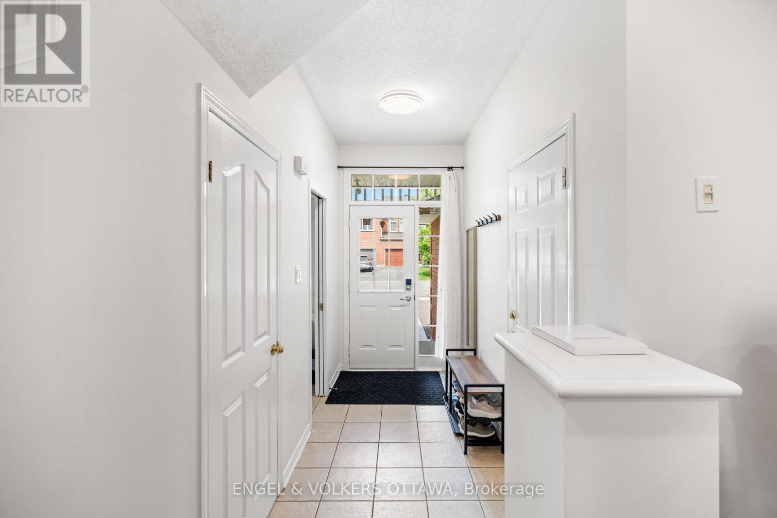 18 Cambray Lane, Ottawa, Ontario  K2K 3C3 - Photo 4 - X13441838