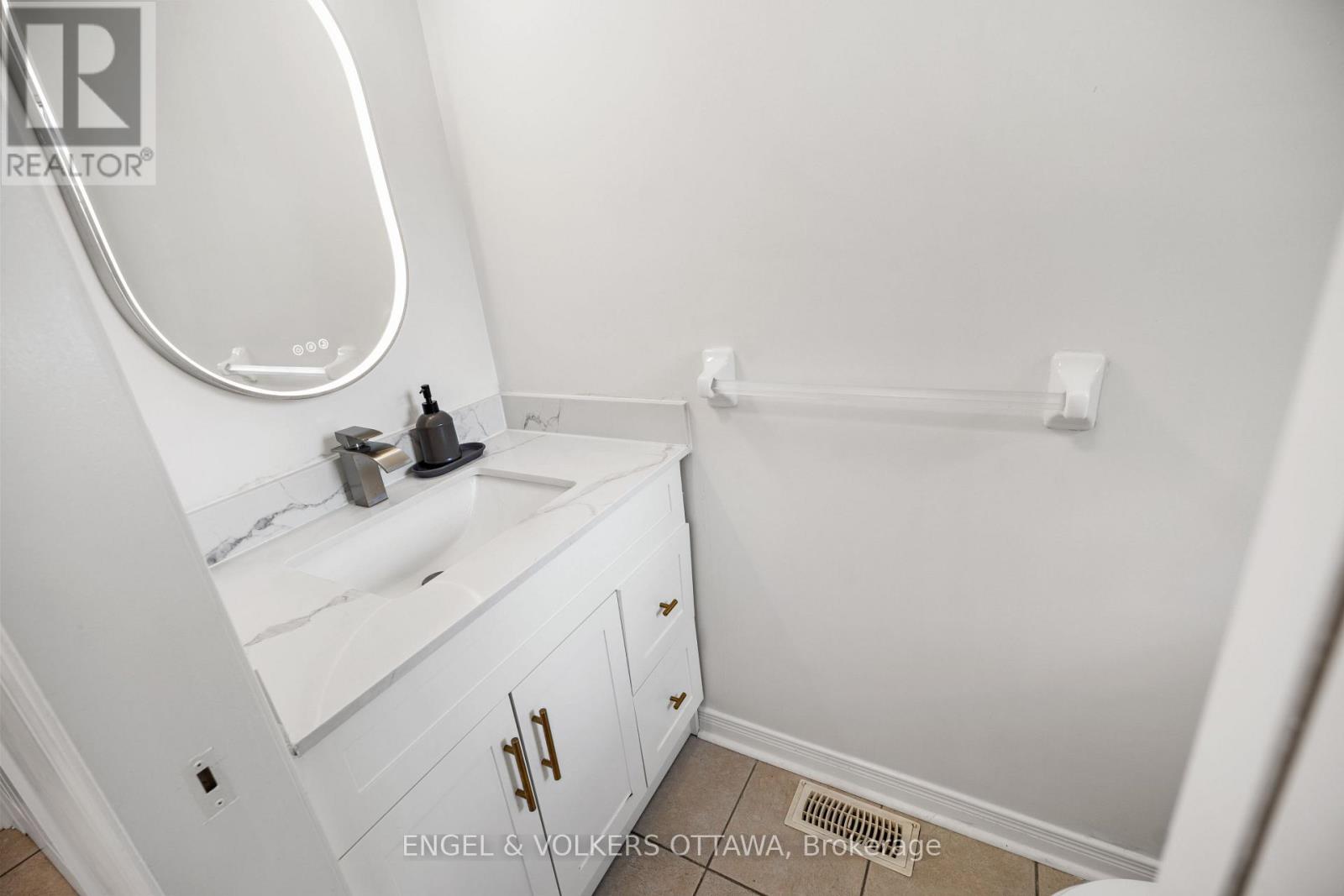 18 Cambray Lane, Ottawa, Ontario  K2K 3C3 - Photo 5 - X13441838