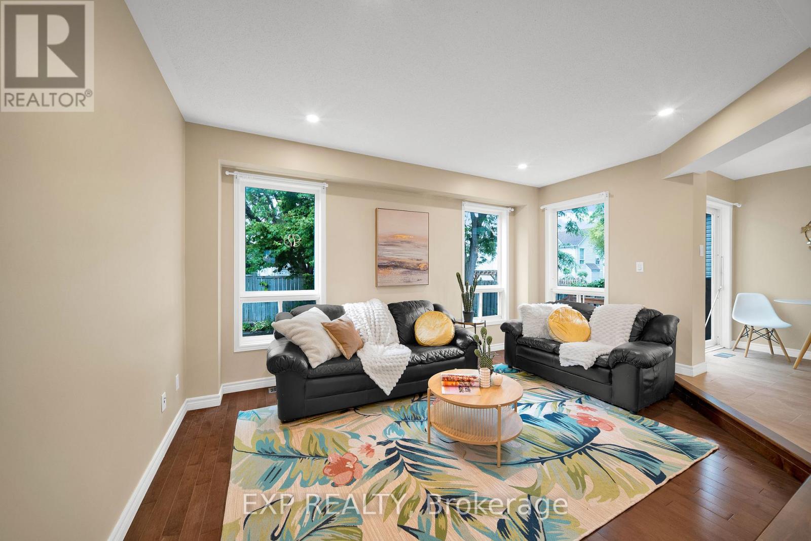 43 Trump Avenue, Ottawa, Ontario  K2C 4A4 - Photo 2 - X13442412