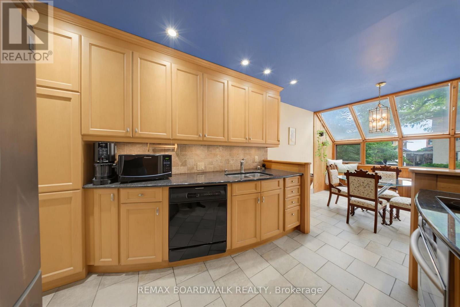 B - 595 Besserer Street, Ottawa, Ontario  K1N 6C8 - Photo 3 - X13442432