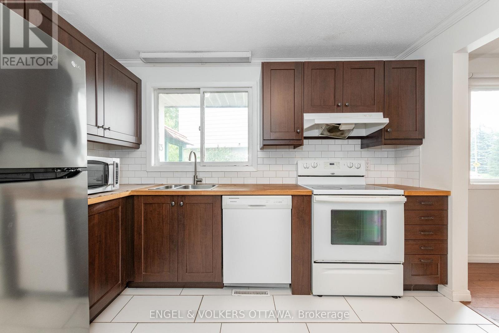 75 Woodfield Drive, Ottawa, Ontario  K2G 0A1 - Photo 3 - X13442588