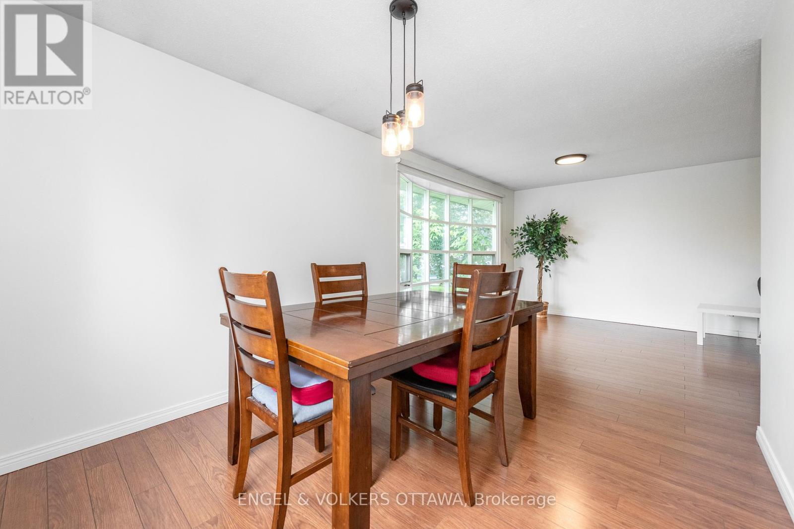 75 Woodfield Drive, Ottawa, Ontario  K2G 0A1 - Photo 6 - X13442588