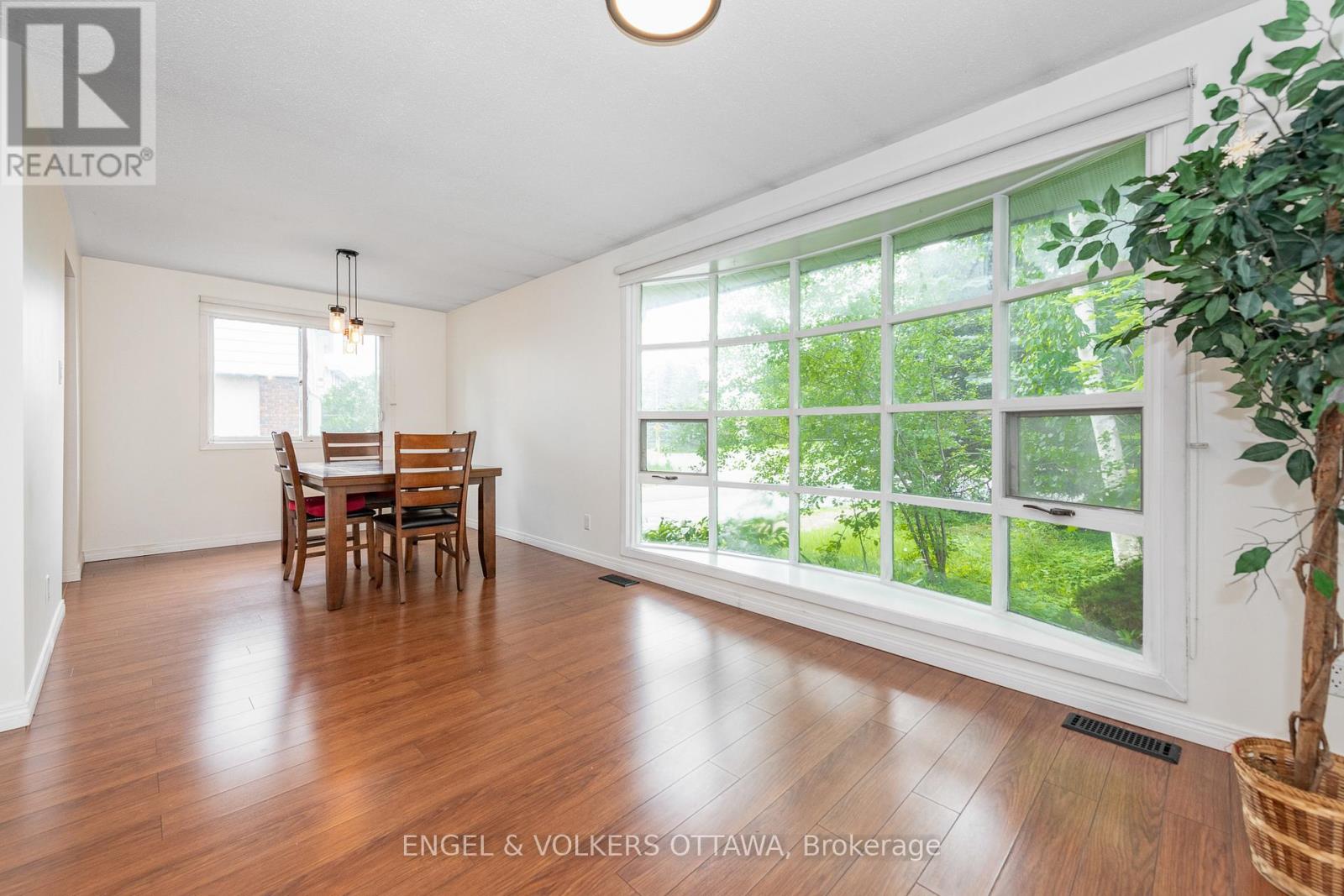 75 Woodfield Drive, Ottawa, Ontario  K2G 0A1 - Photo 8 - X13442588