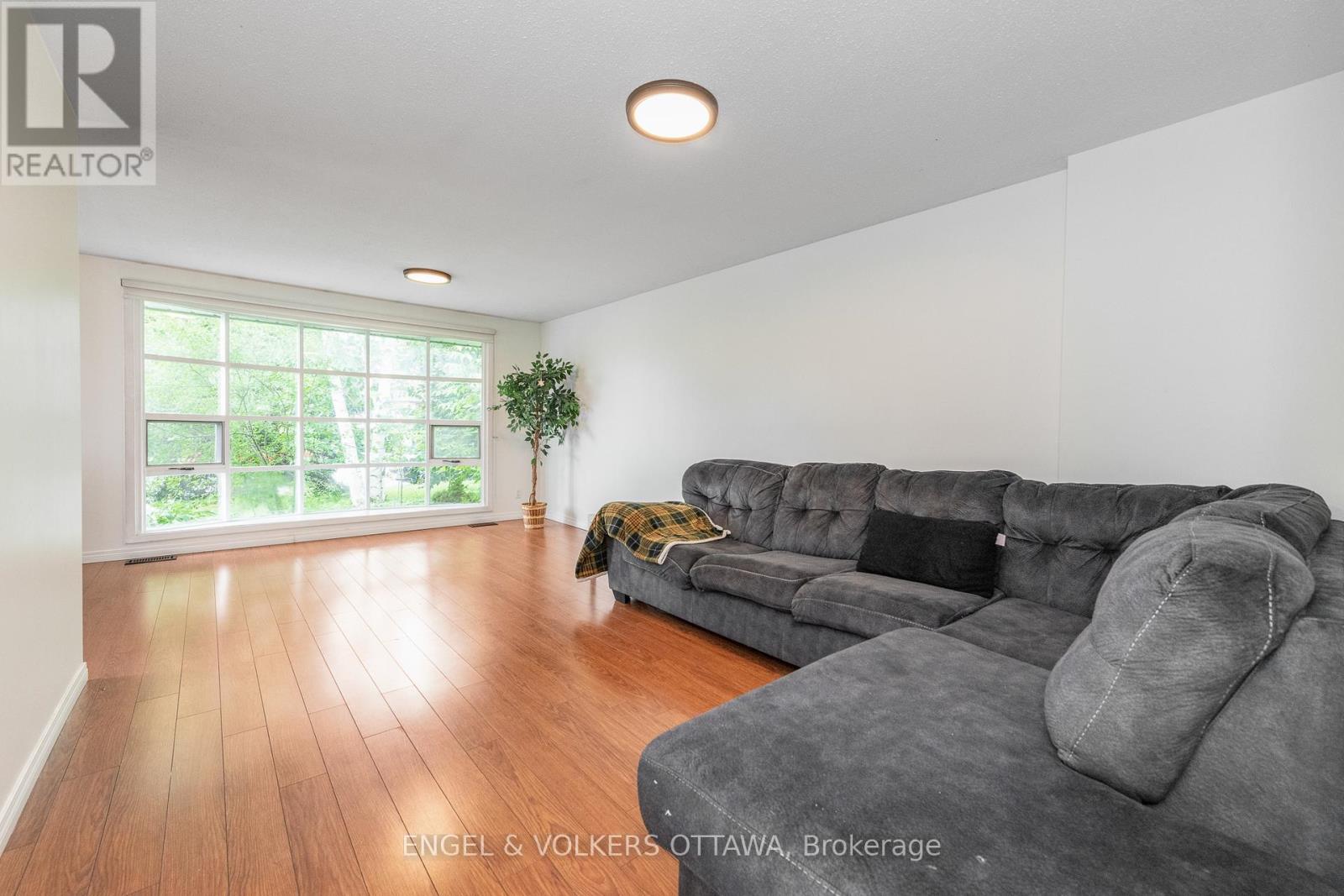 75 Woodfield Drive, Ottawa, Ontario  K2G 0A1 - Photo 9 - X13442588