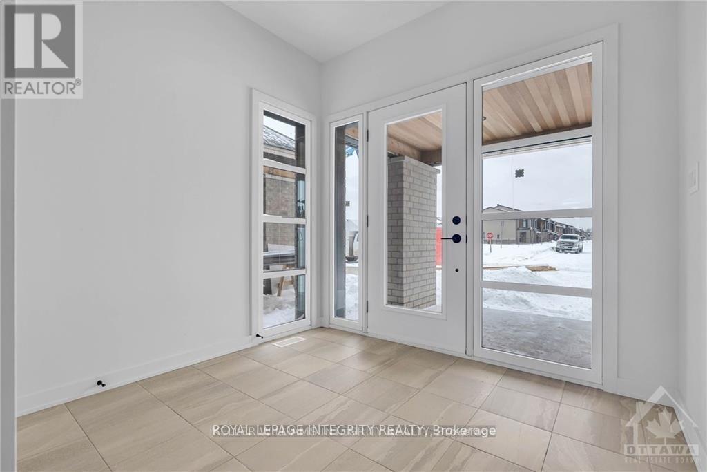 254 Shuttleworth Drive, Ottawa, Ontario  K1T 0T4 - Photo 3 - X13442664