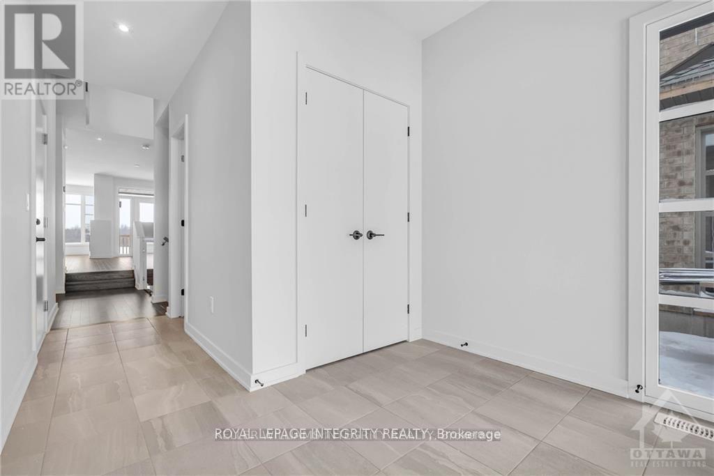 254 Shuttleworth Drive, Ottawa, Ontario  K1T 0T4 - Photo 4 - X13442664