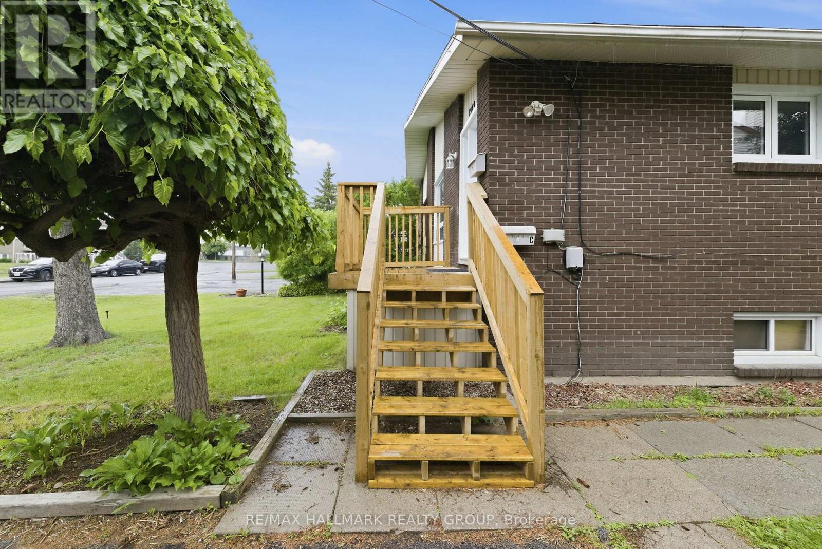 1259 Marenger Street, Ottawa, Ontario  K1C 1S1 - Photo 3 - X13442782
