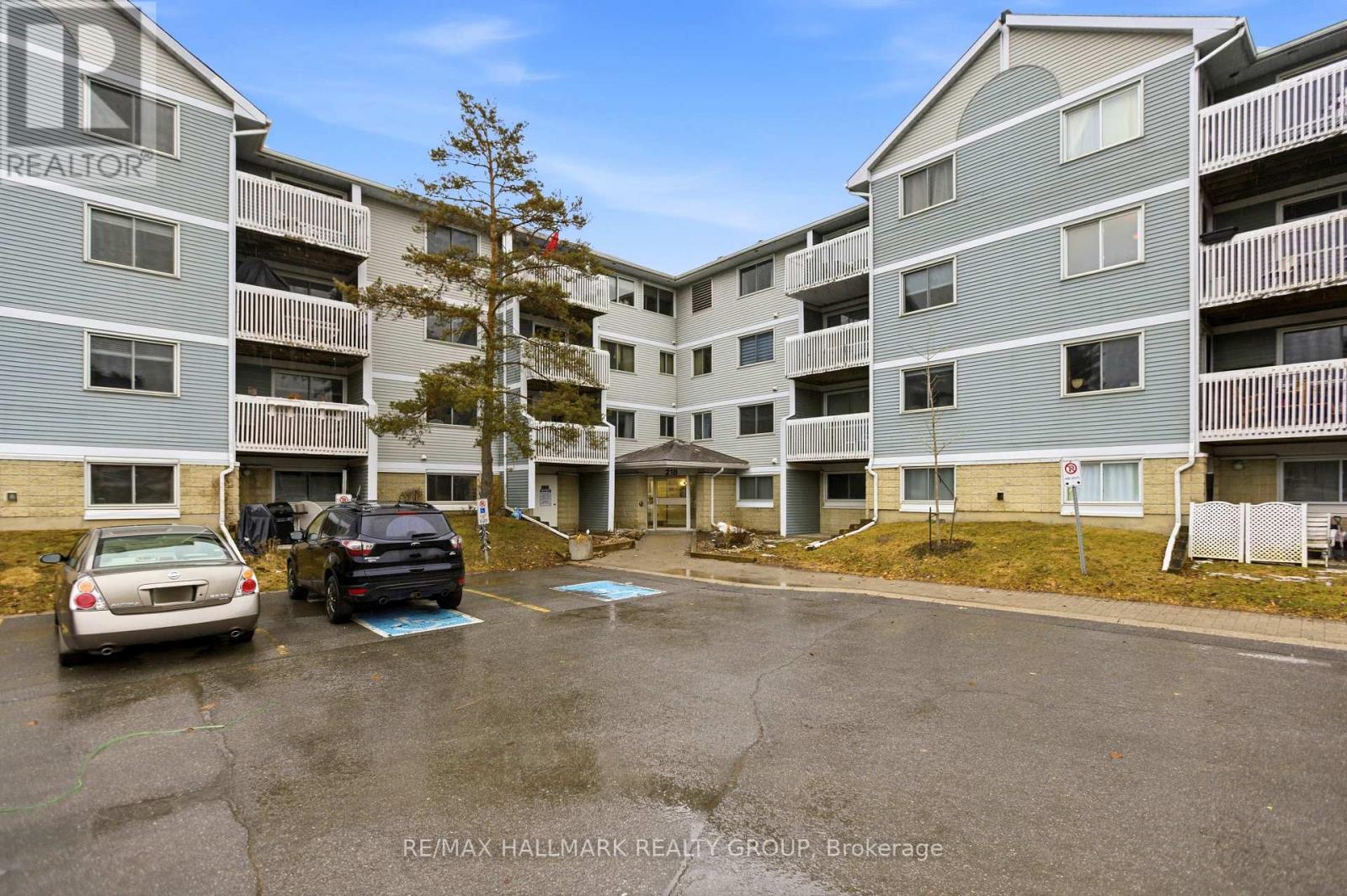 216 - 218 Viewmount Drive, Ottawa, Ontario  K2E 7X5 - Photo 1 - X13443360