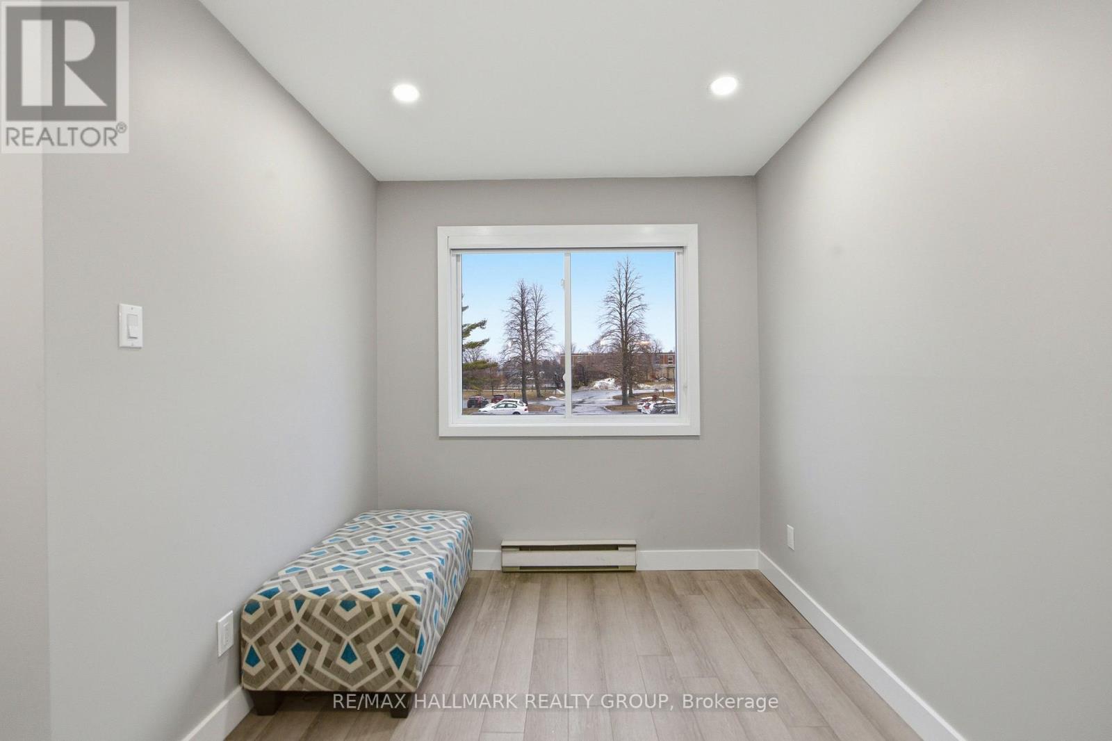 216 - 218 Viewmount Drive, Ottawa, Ontario  K2E 7X5 - Photo 6 - X13443360