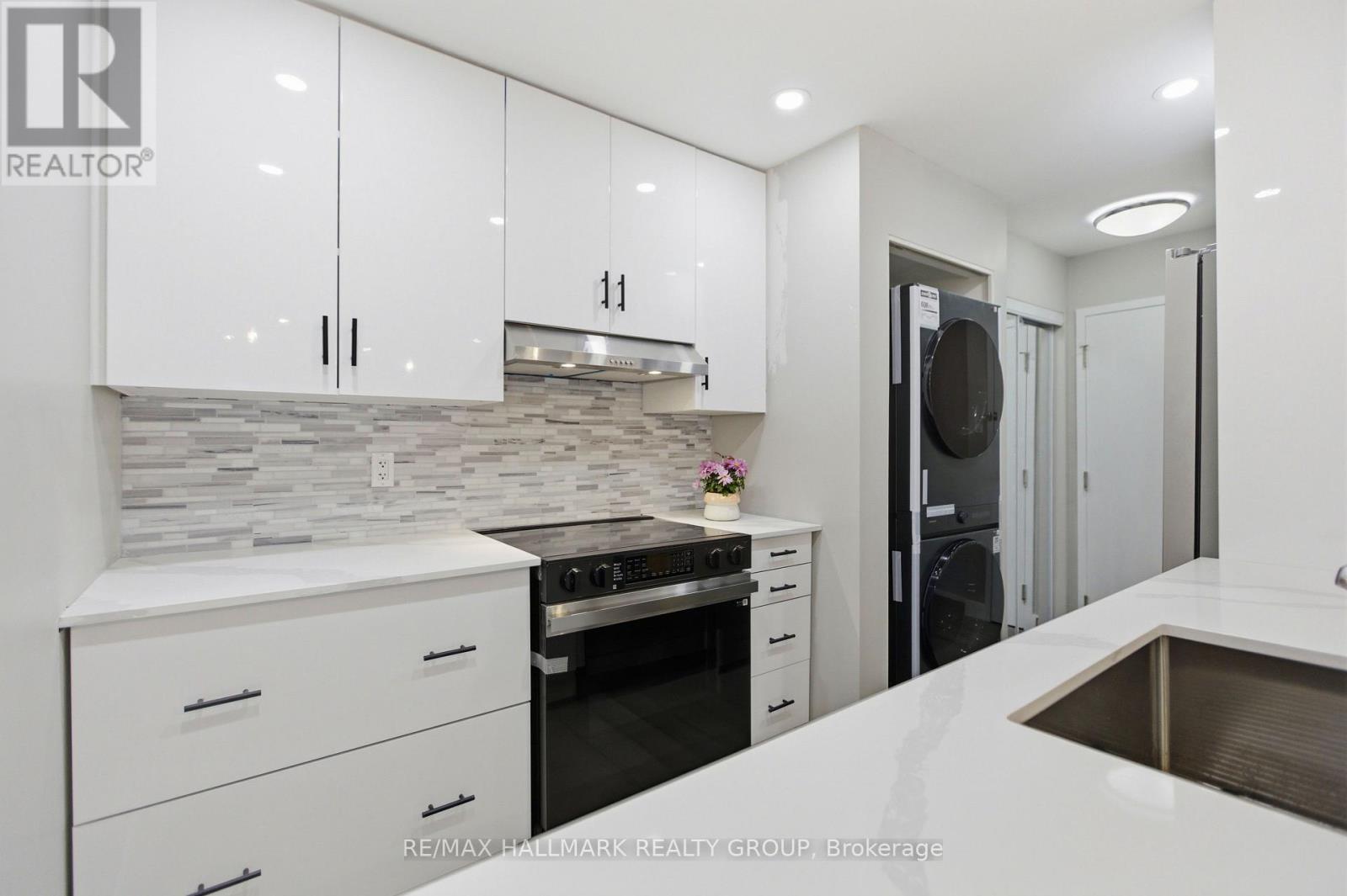 216 - 218 Viewmount Drive, Ottawa, Ontario  K2E 7X5 - Photo 8 - X13443360