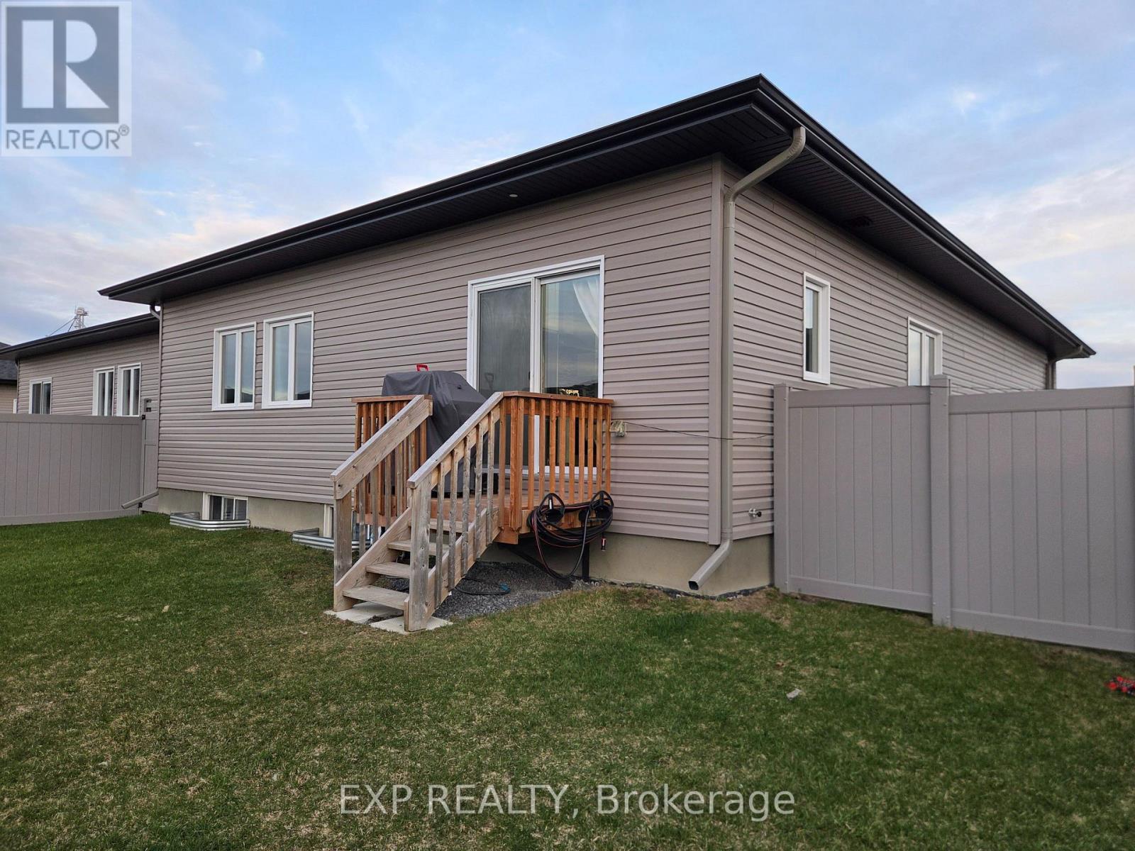 92 Chateauguay Street, Russell, Ontario  K0A 1W0 - Photo 22 - X13443408