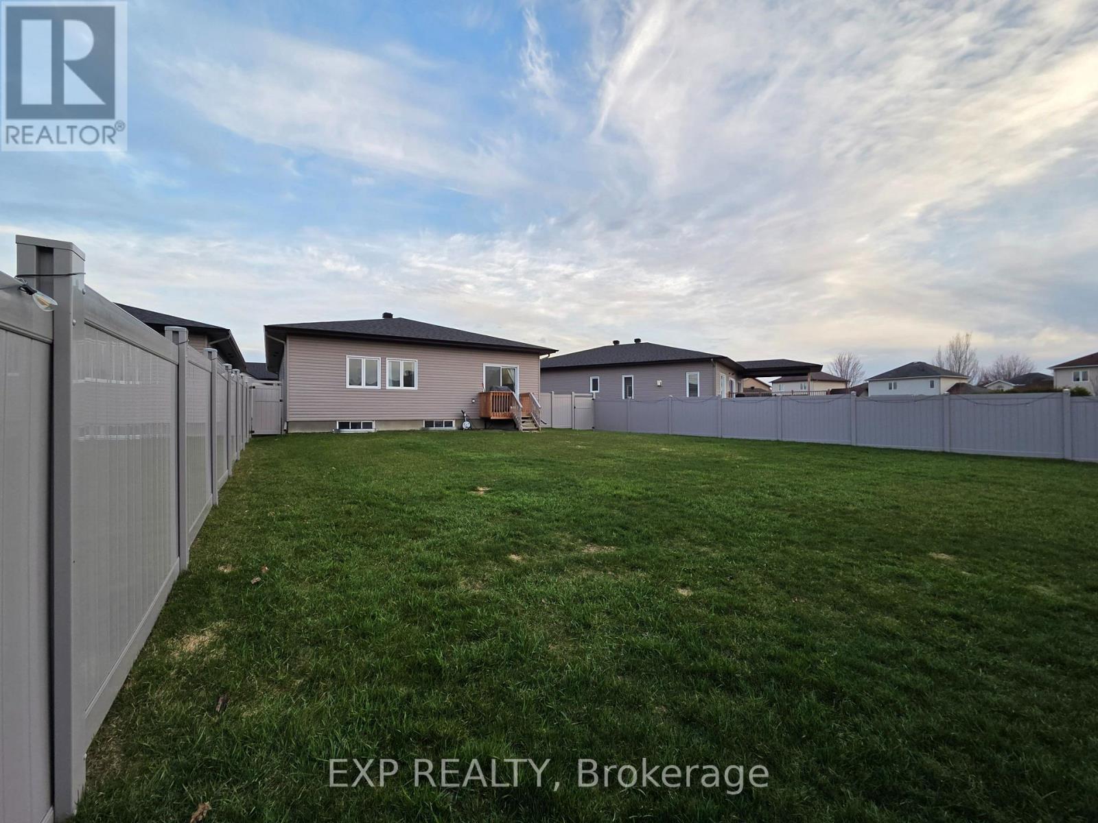 92 Chateauguay Street, Russell, Ontario  K0A 1W0 - Photo 3 - X13443408