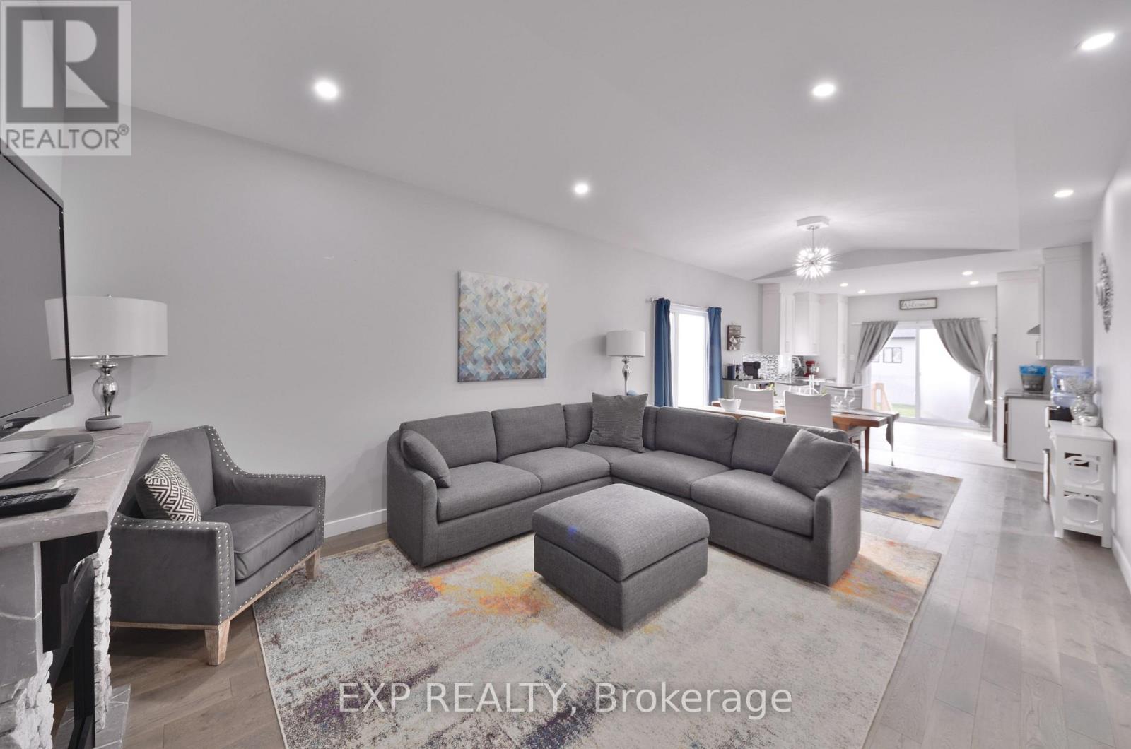 92 Chateauguay Street, Russell, Ontario  K0A 1W0 - Photo 4 - X13443408