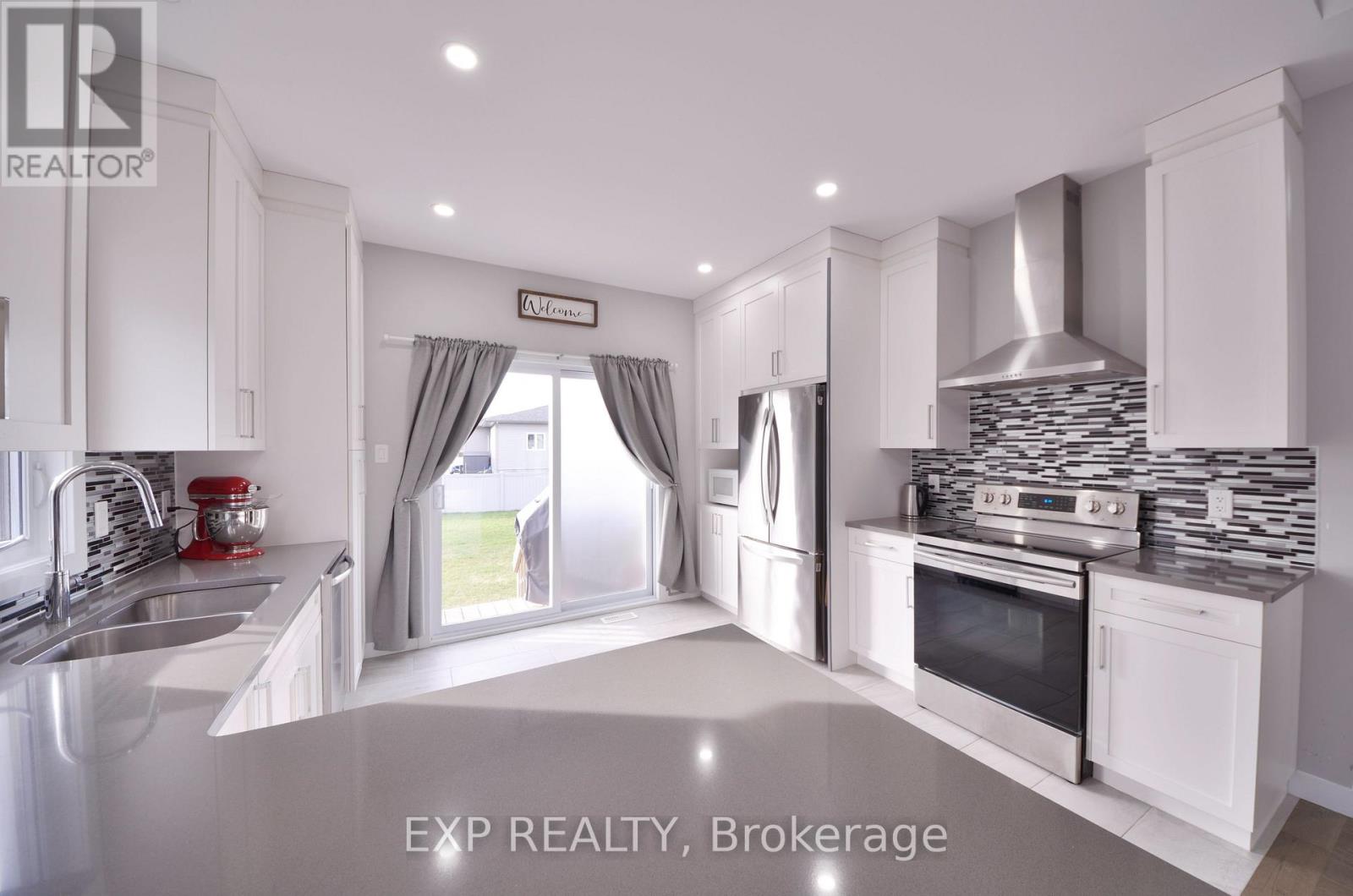 92 Chateauguay Street, Russell, Ontario  K0A 1W0 - Photo 6 - X13443408