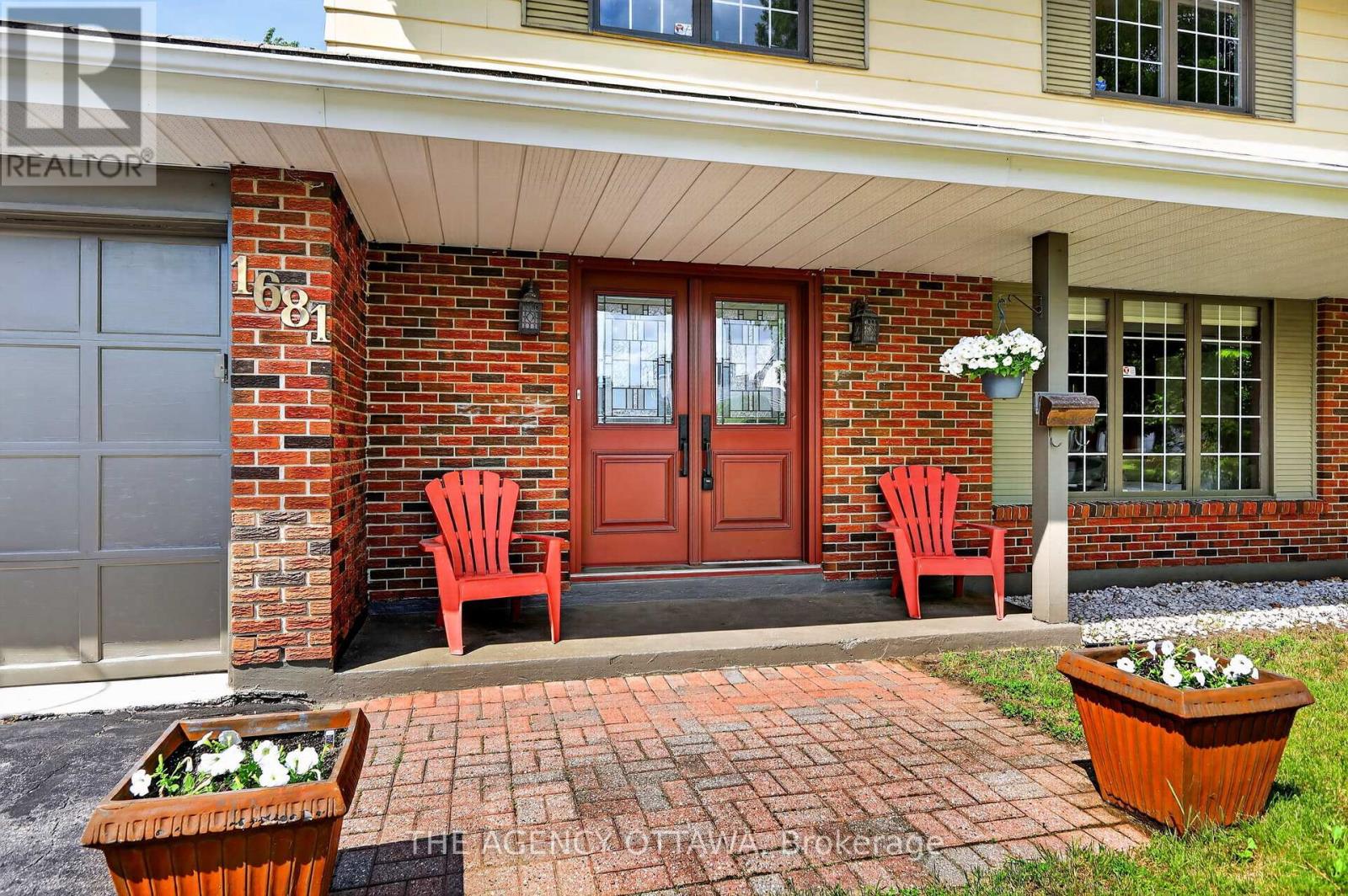 1681 Amberdale Crescent, Ottawa, Ontario  K1H 7B2 - Photo 3 - X13443844