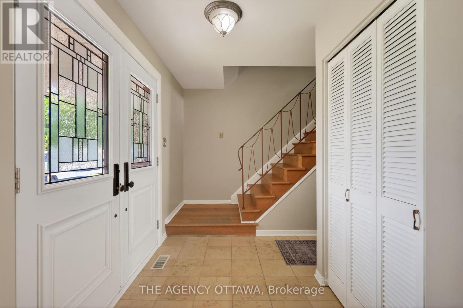 1681 Amberdale Crescent, Ottawa, Ontario  K1H 7B2 - Photo 4 - X13443844