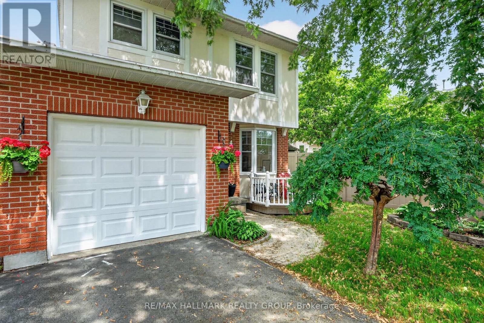 4 Gowrie Drive, Ottawa, Ontario  K2L 2S4 - Photo 3 - X13444310