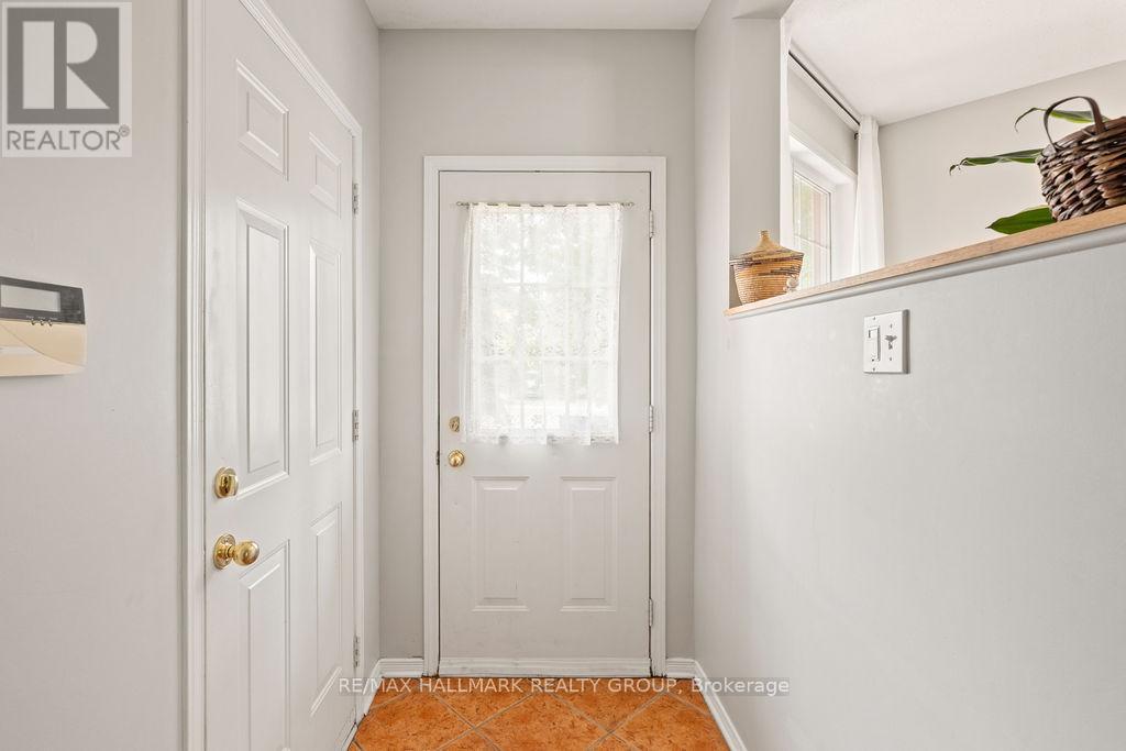 113 Carwood Circle, Ottawa, Ontario  K1K 4V5 - Photo 2 - X13444618