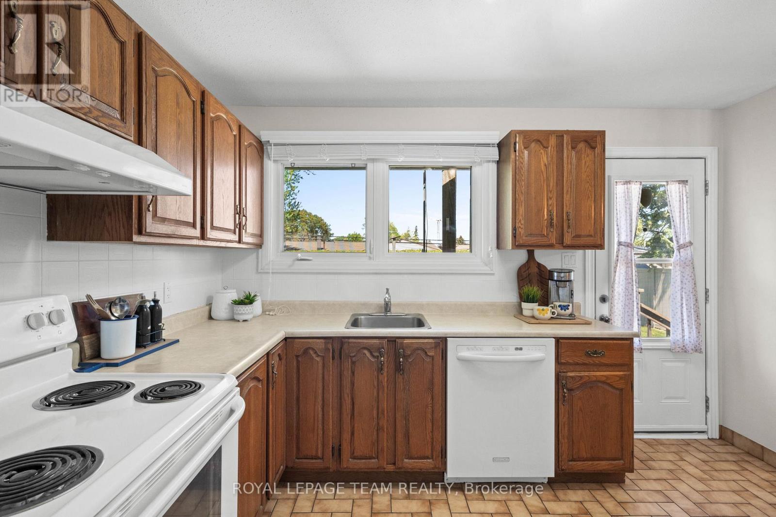 1131 Deer Park Road, Ottawa, Ontario  K2E 6G7 - Photo 15 - X13445536
