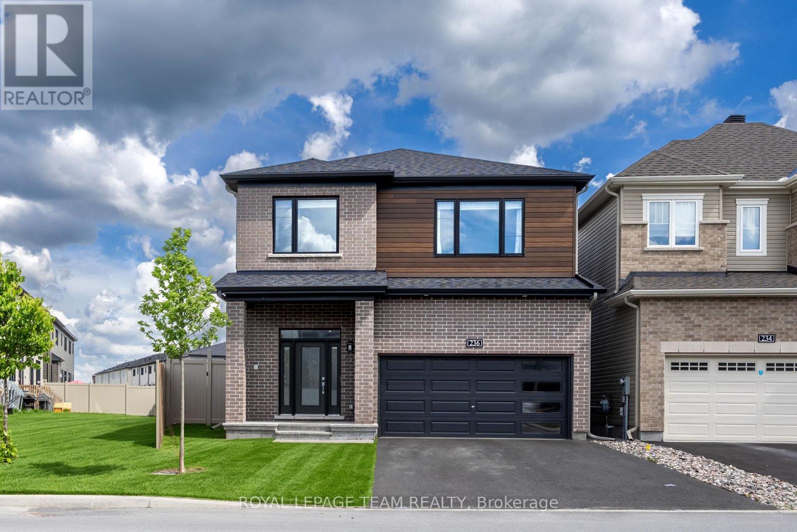 236 CALVINGTON AVENUE, Ottawa, Ontario