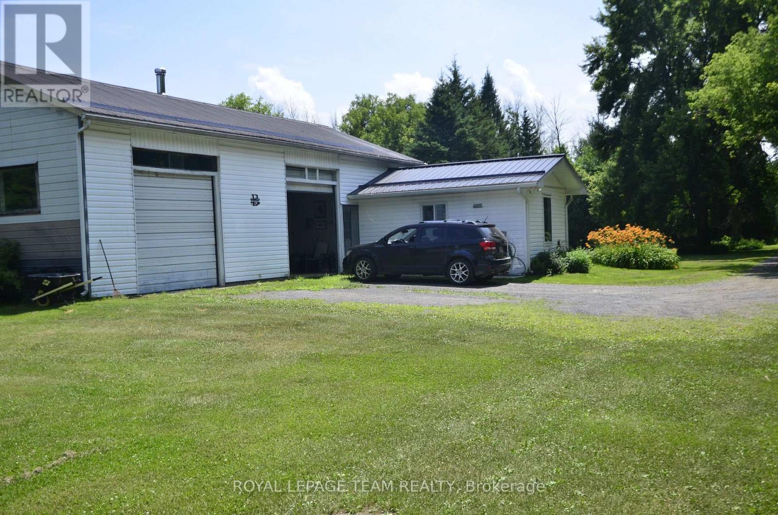 10355 Broken Second Road W, South Dundas, Ontario  K0E 1K0 - Photo 10 - X13445900