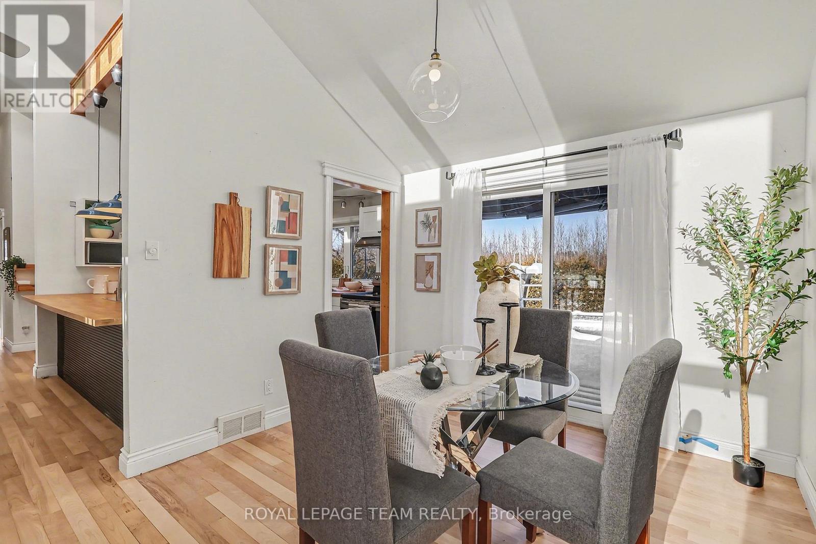 237 Queen West Street, North Dundas, Ontario  K0C 1H0 - Photo 11 - X13445932