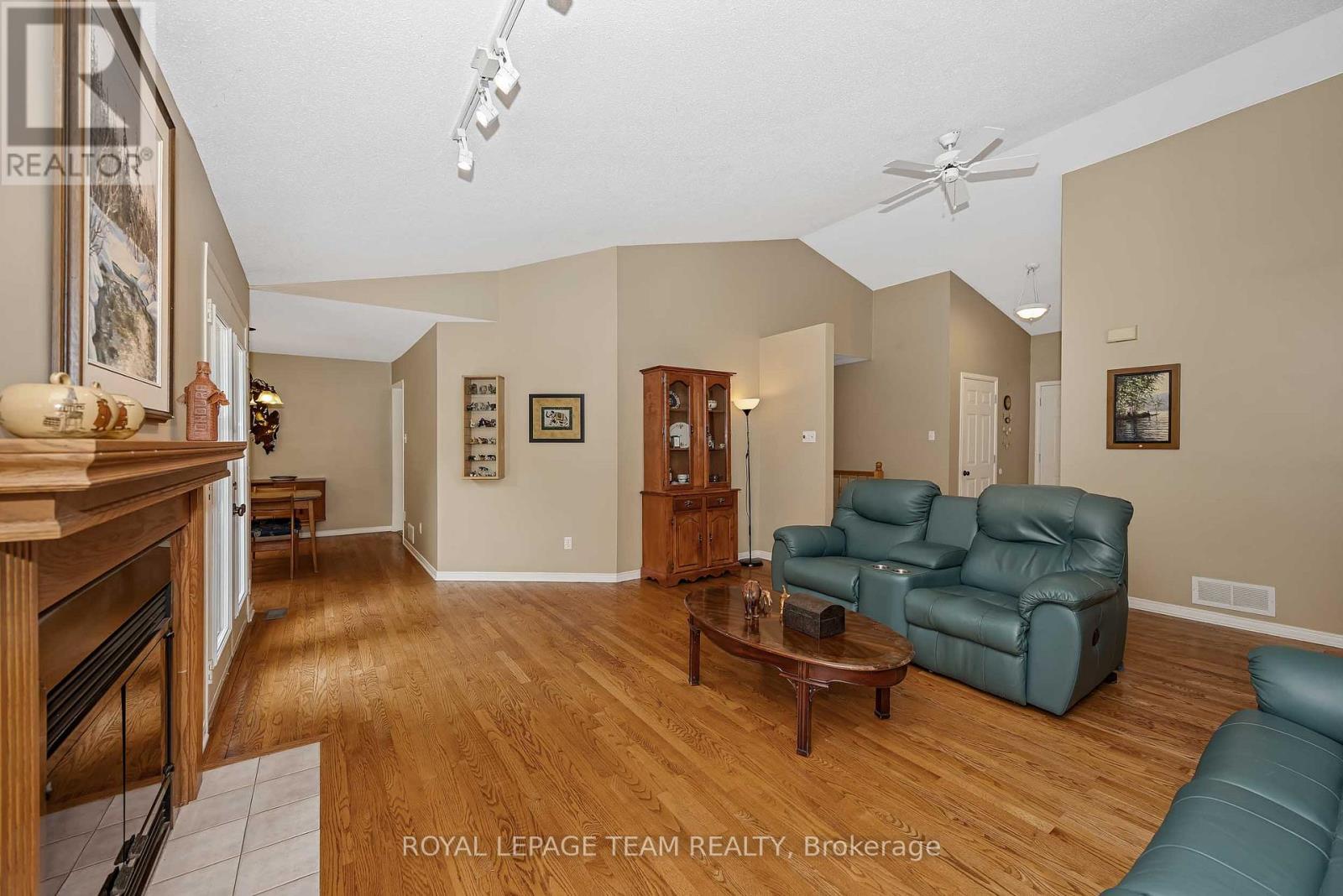 6515 Waddion Drive, Ottawa, Ontario  K4P 1E7 - Photo 8 - X13446018