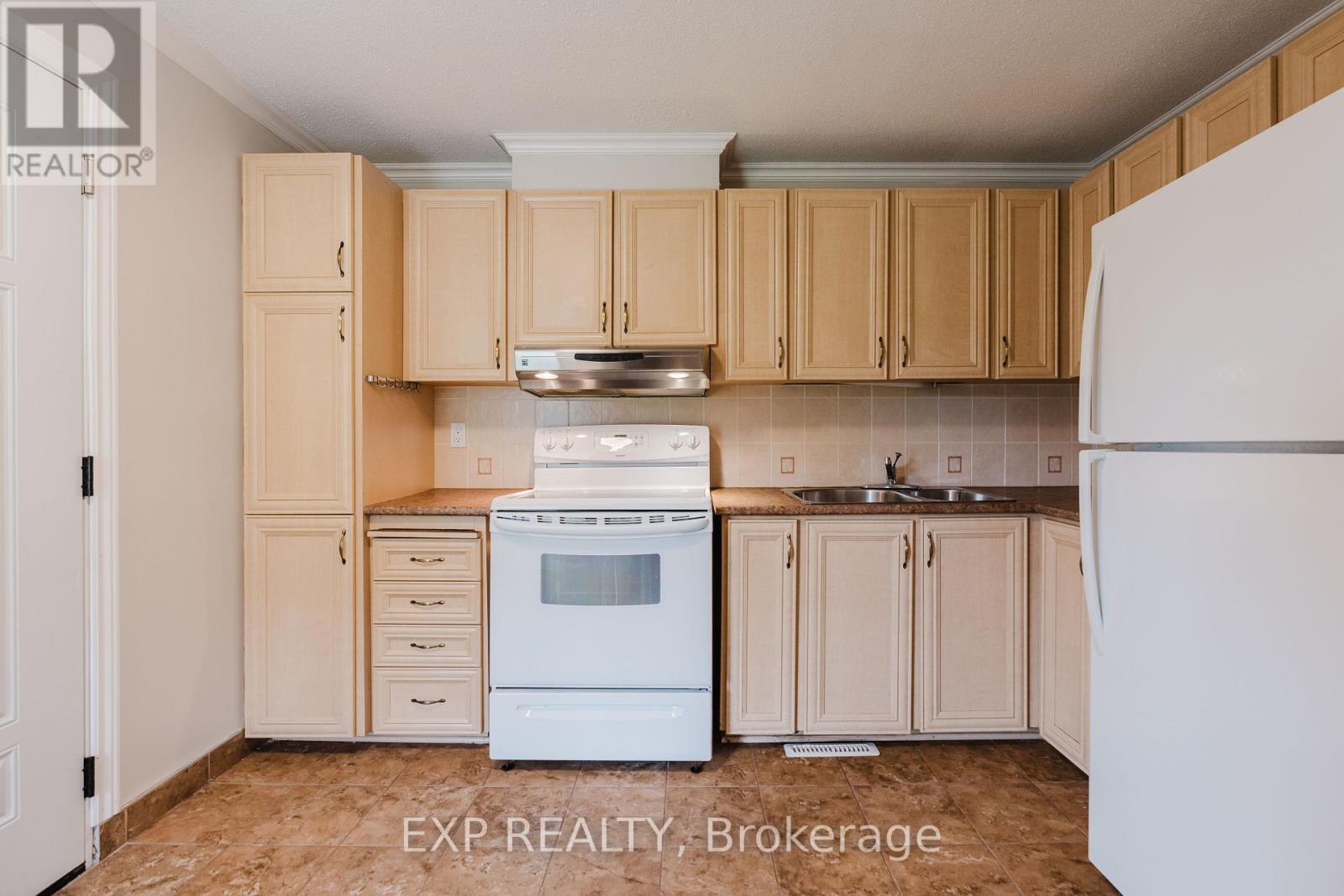 1127 Avignon Court, Ottawa, Ontario  K1C 2M2 - Photo 4 - X13446124