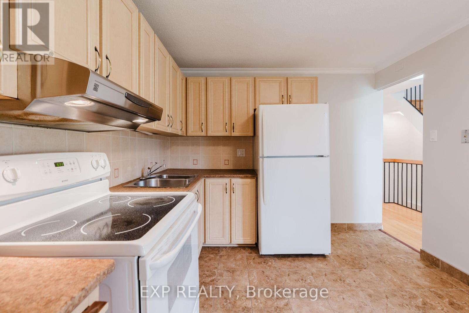 1127 Avignon Court, Ottawa, Ontario  K1C 2M2 - Photo 5 - X13446124