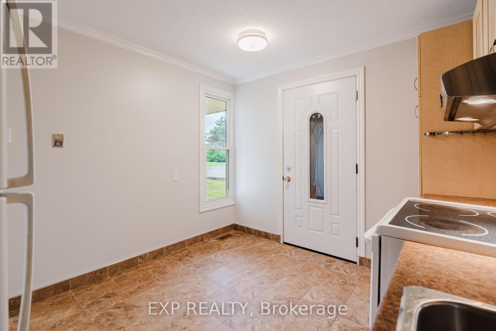 1127 Avignon Court, Ottawa, Ontario  K1C 2M2 - Photo 6 - X13446124