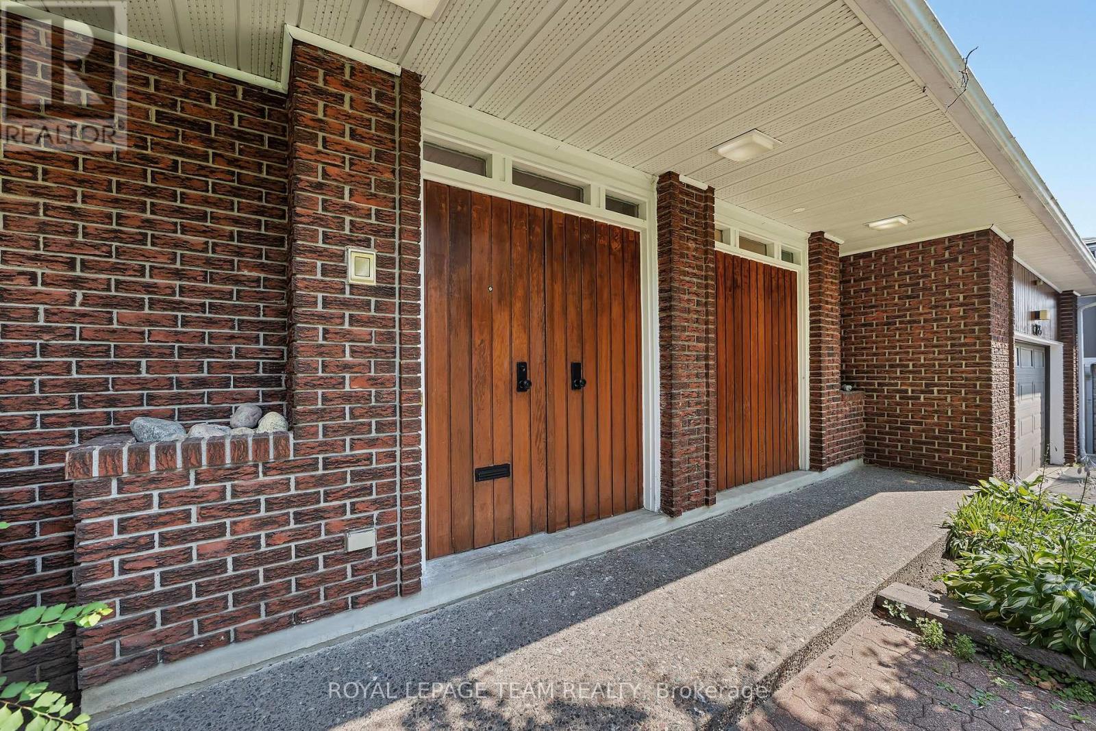 1825 Yale Avenue, Ottawa, Ontario  K1H 6S3 - Photo 3 - X13446176