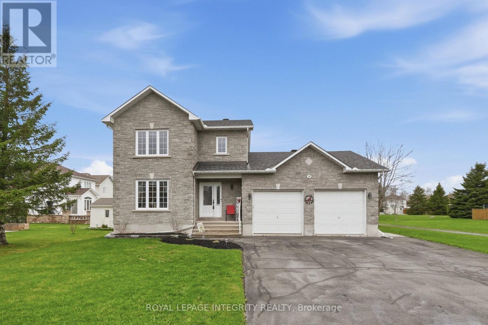 36 FRONTENAC BOULEVARD, Russell, Ontario