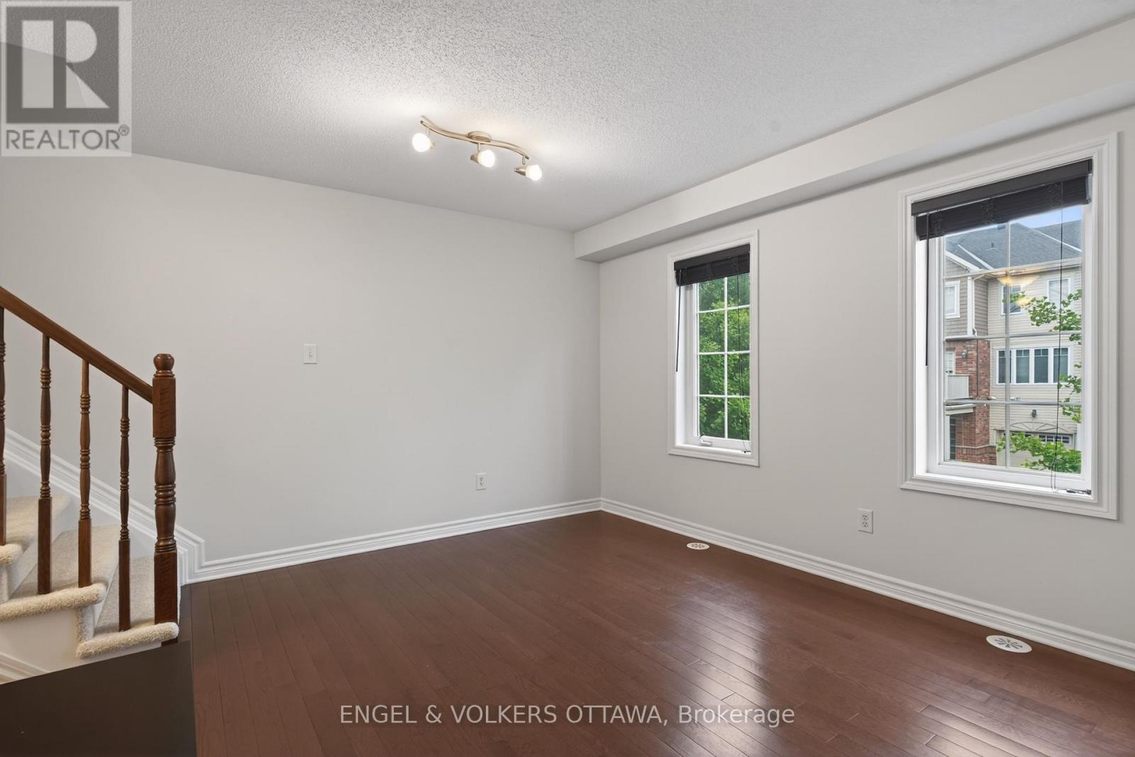 2043 Madrid Avenue, Ottawa, Ontario  K2J 0K1 - Photo 10 - X13447152