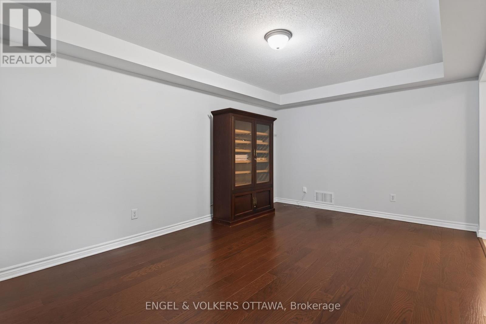 2043 Madrid Avenue, Ottawa, Ontario  K2J 0K1 - Photo 11 - X13447152