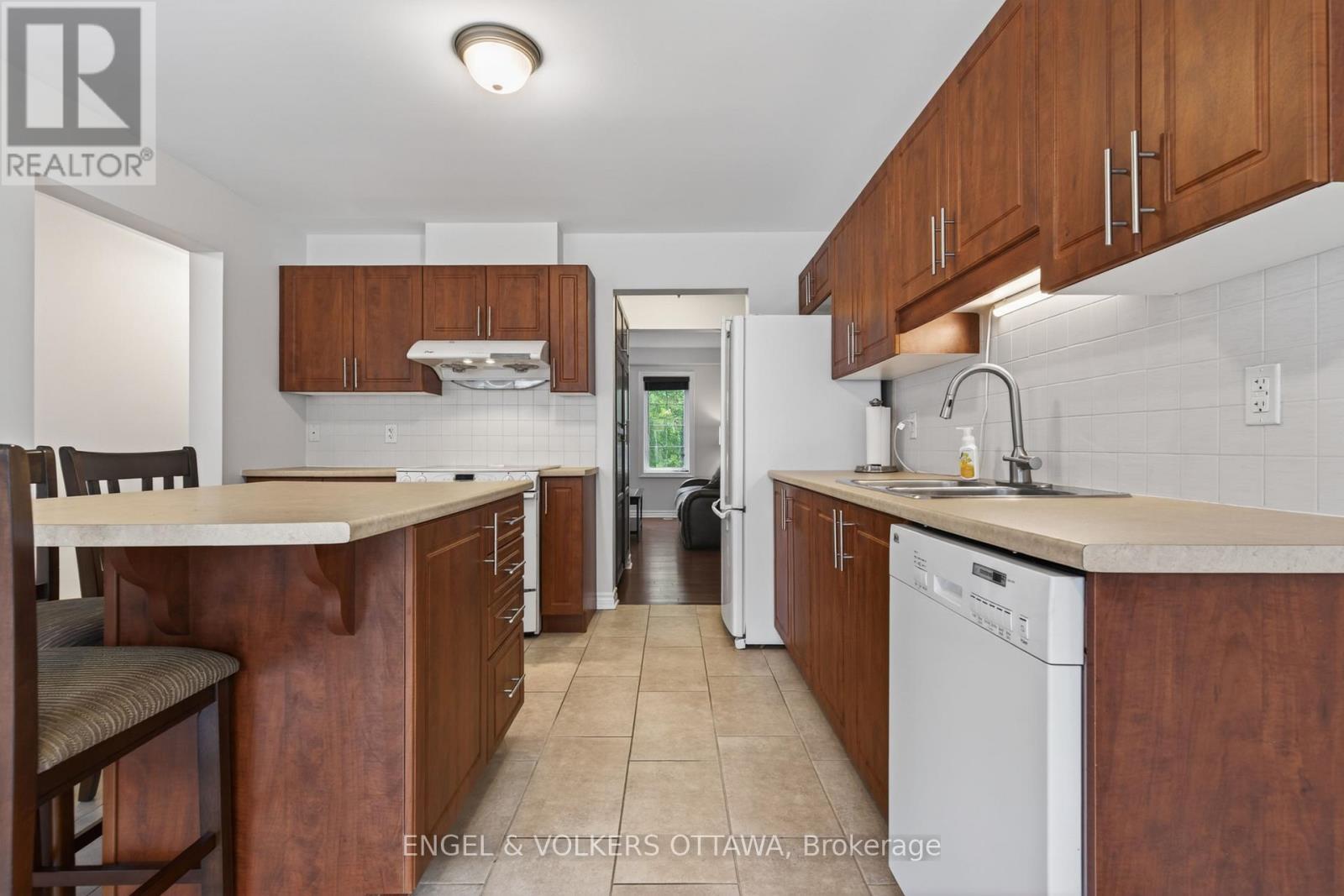 2043 Madrid Avenue, Ottawa, Ontario  K2J 0K1 - Photo 19 - X13447152