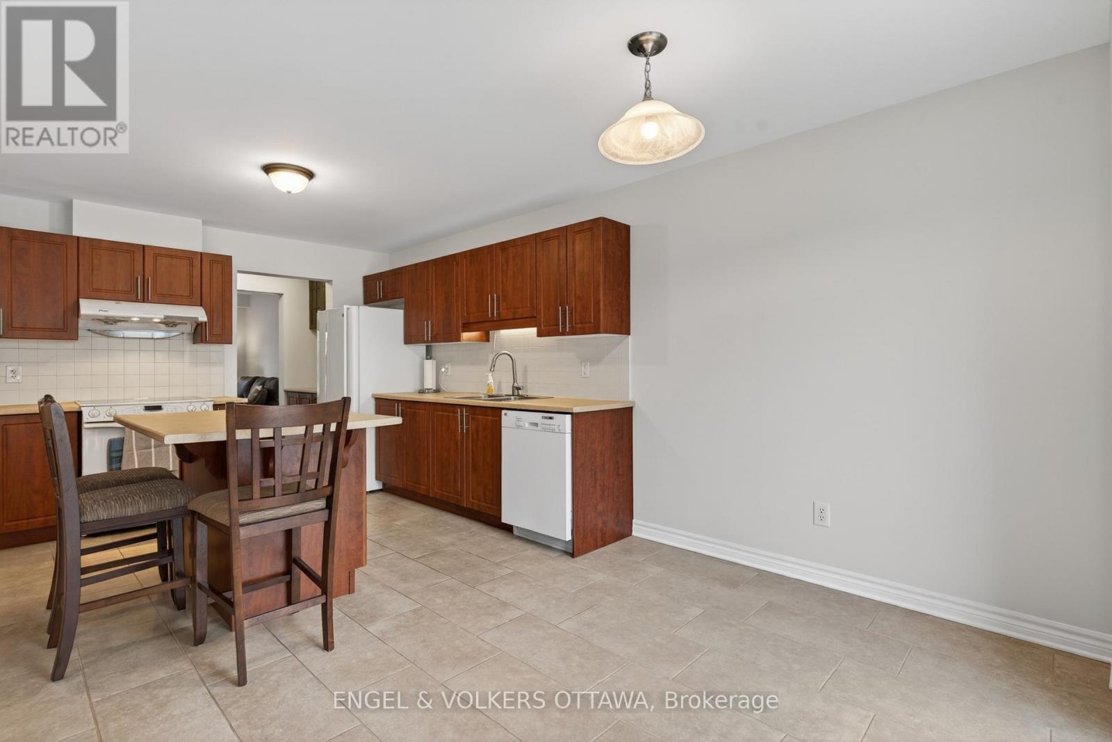 2043 Madrid Avenue, Ottawa, Ontario  K2J 0K1 - Photo 24 - X13447152
