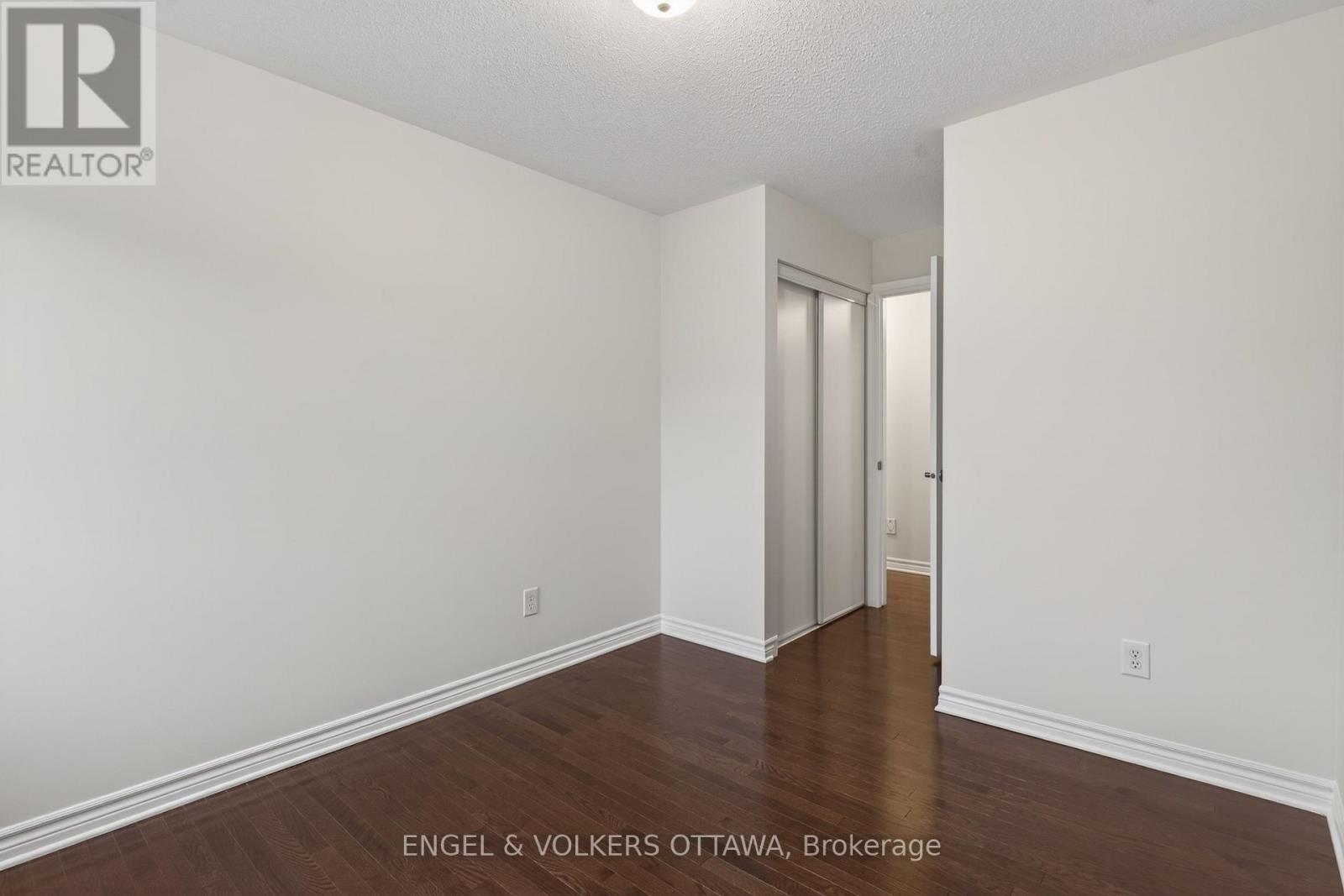 2043 Madrid Avenue, Ottawa, Ontario  K2J 0K1 - Photo 36 - X13447152