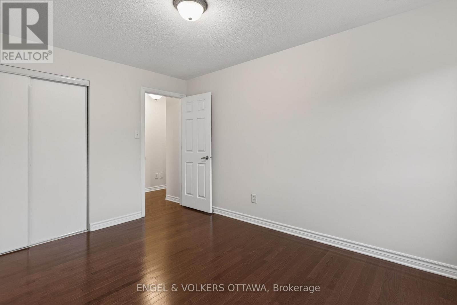 2043 Madrid Avenue, Ottawa, Ontario  K2J 0K1 - Photo 39 - X13447152