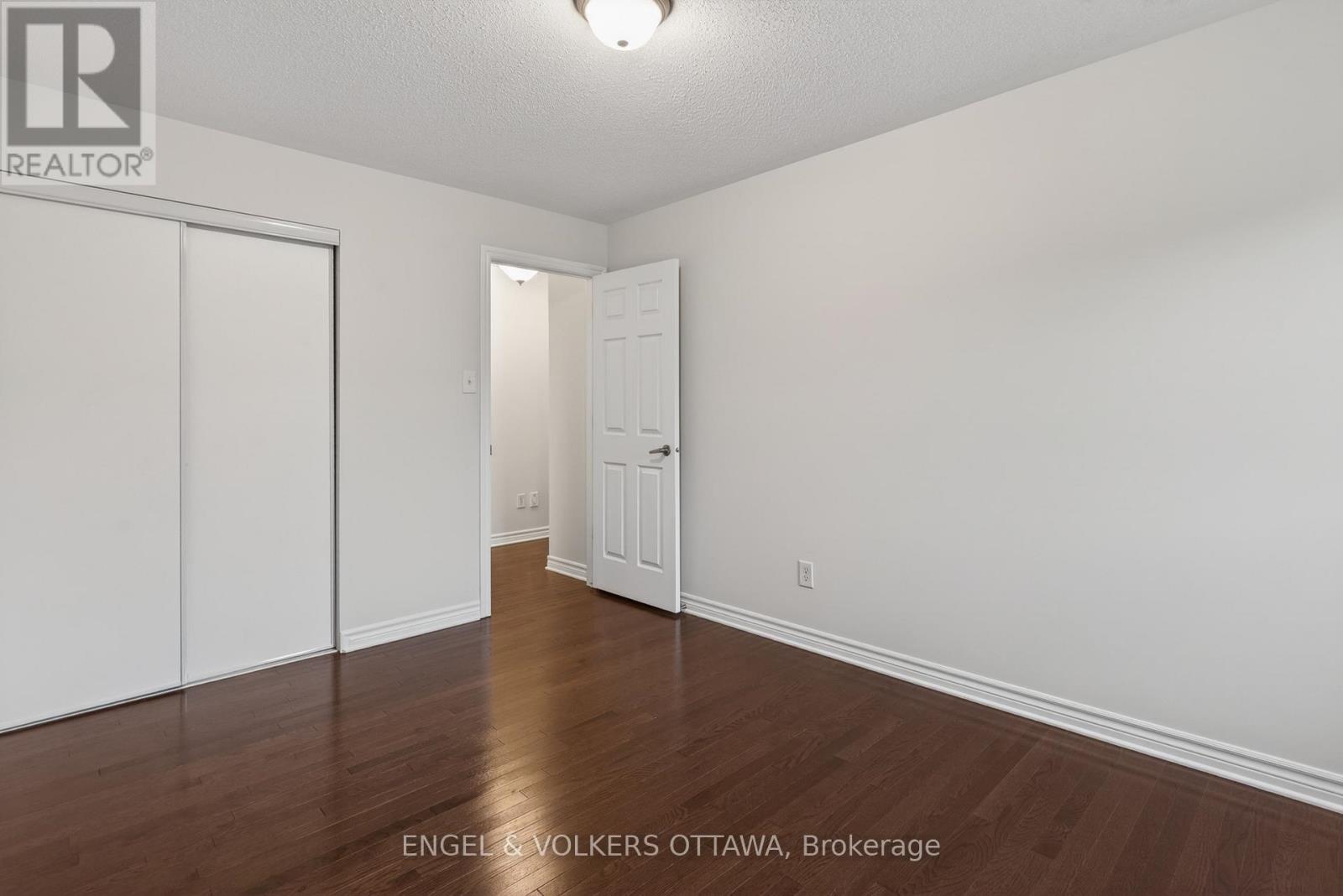 2043 Madrid Avenue, Ottawa, Ontario  K2J 0K1 - Photo 40 - X13447152