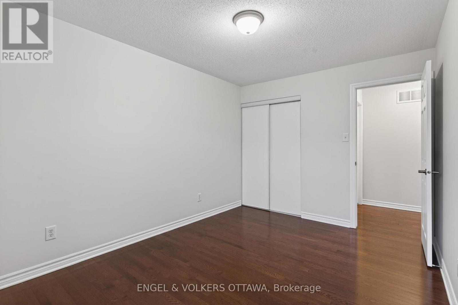 2043 Madrid Avenue, Ottawa, Ontario  K2J 0K1 - Photo 41 - X13447152