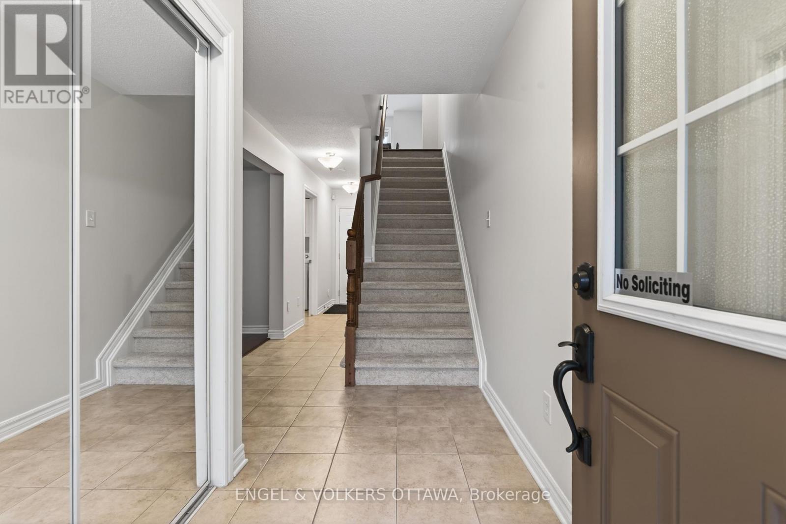 2043 Madrid Avenue, Ottawa, Ontario  K2J 0K1 - Photo 5 - X13447152