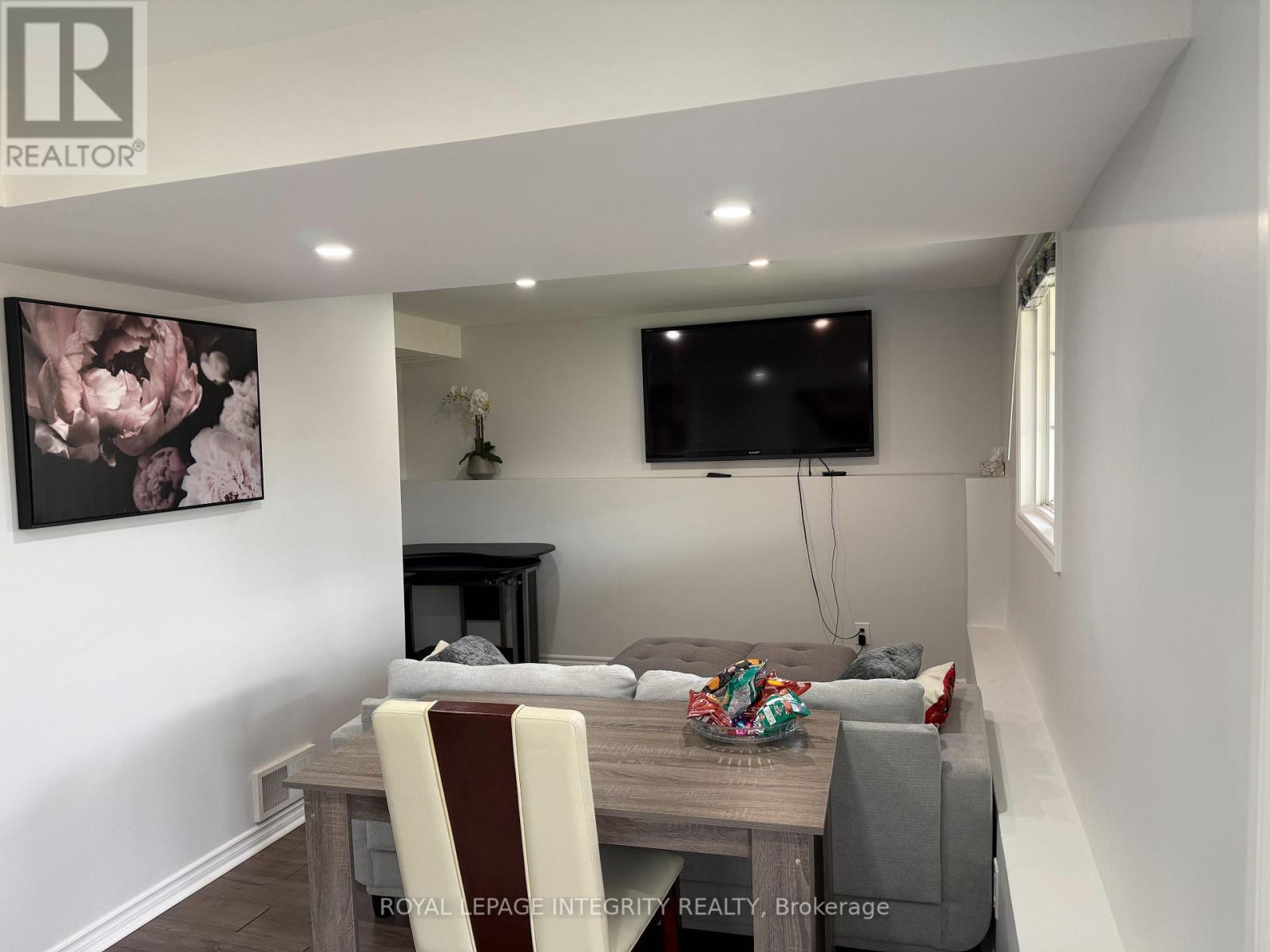 219 Lucinda Crescent, Ottawa, Ontario  K1W 0A1 - Photo 3 - X13447614