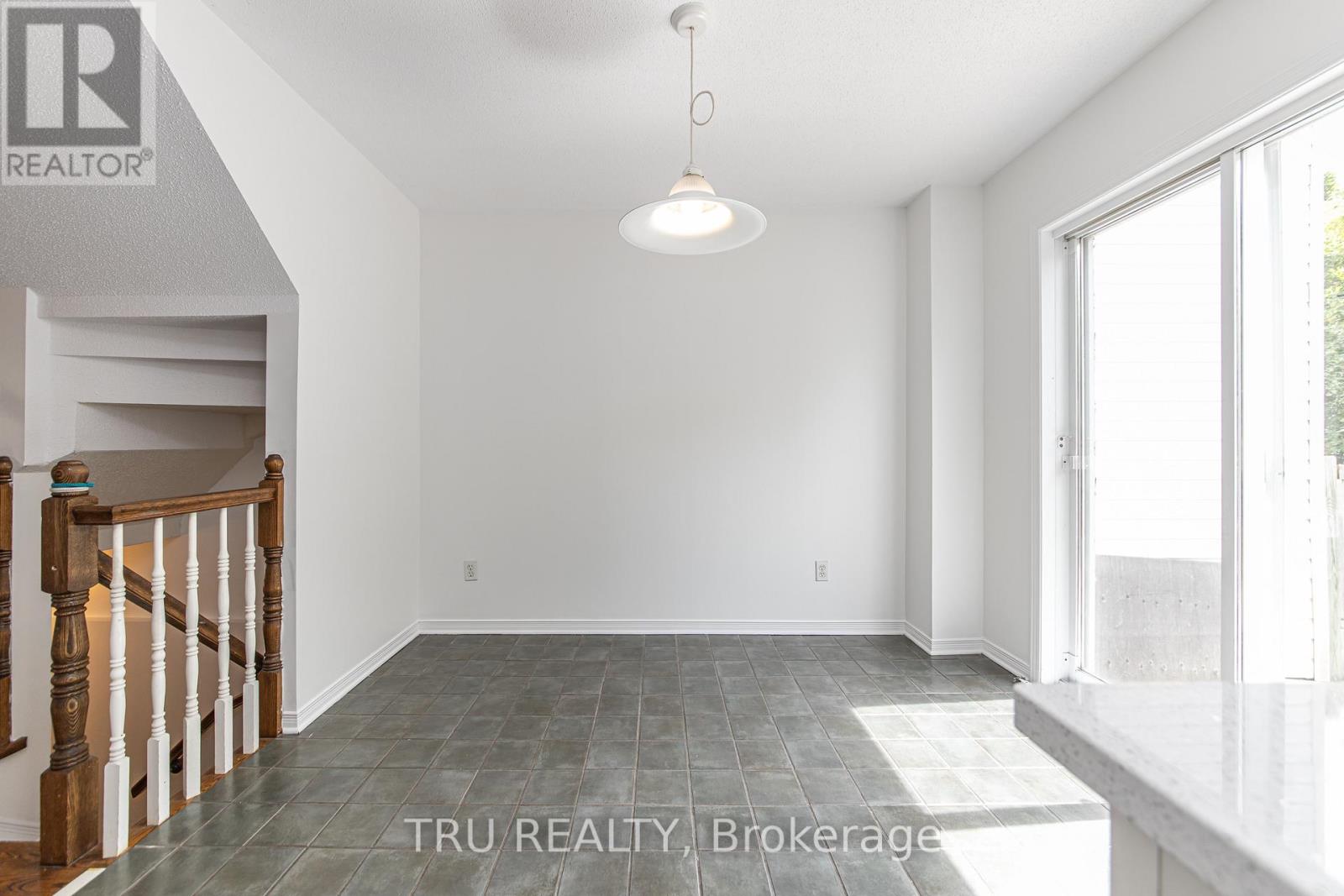 135 Margrave Avenue, Ottawa, Ontario  K1T 3X8 - Photo 19 - X13447734