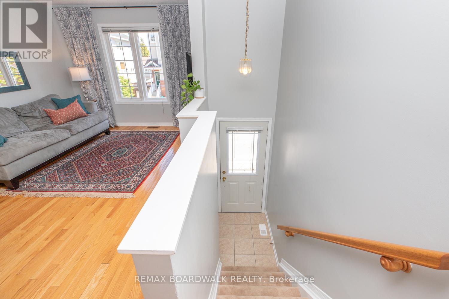 112 Wharhol Private, Ottawa, Ontario  K2H 1G6 - Photo 3 - X13447858