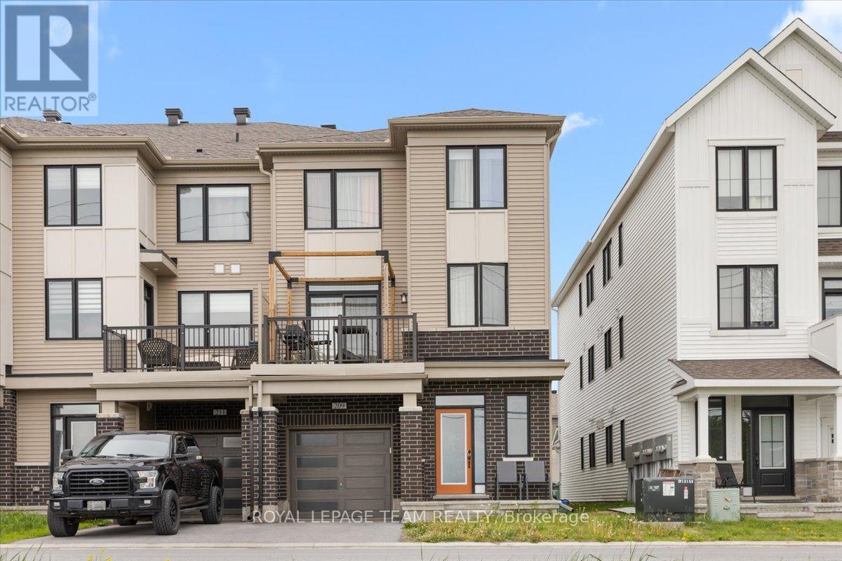 209 HIBERNIAN WALK, Ottawa, Ontario
