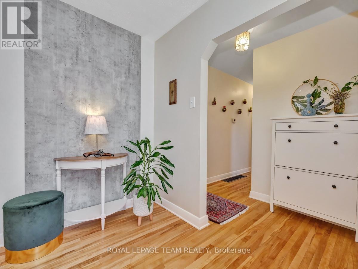 1233 Cheverton Avenue, Ottawa, Ontario  K1H 7P5 - Photo 12 - X13448458