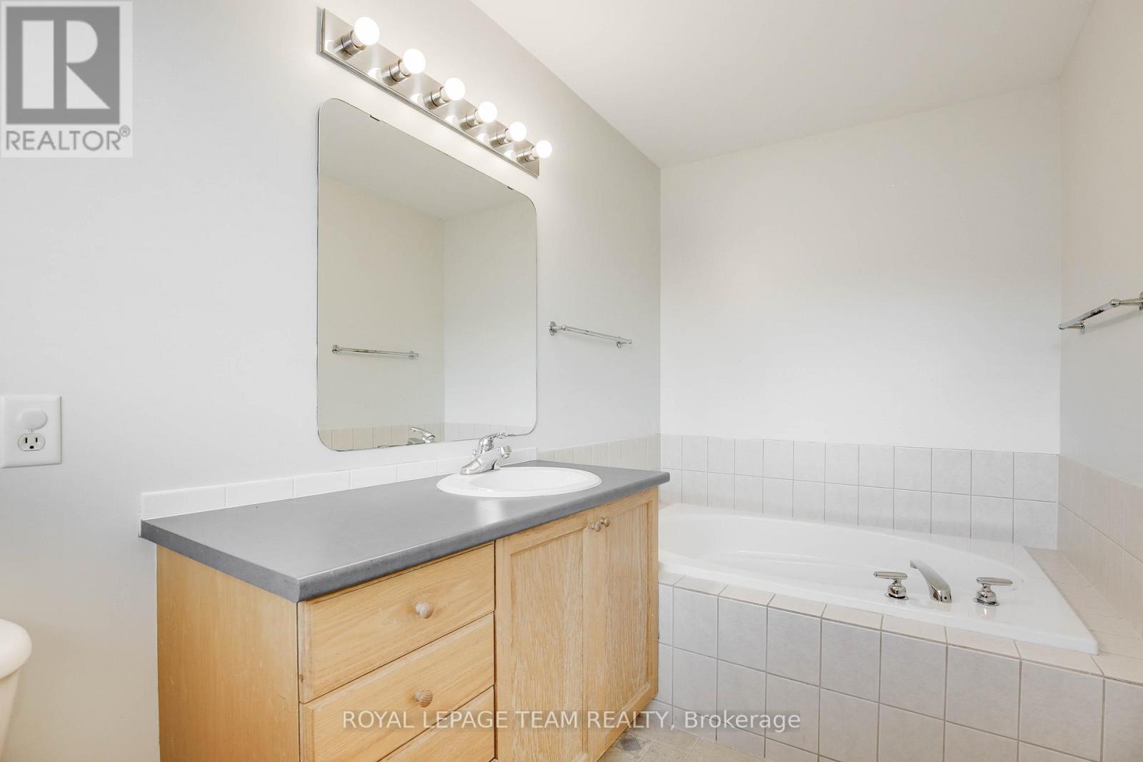 33 Scampton Drive, Ottawa, Ontario  K2W 1G1 - Photo 24 - X13448606