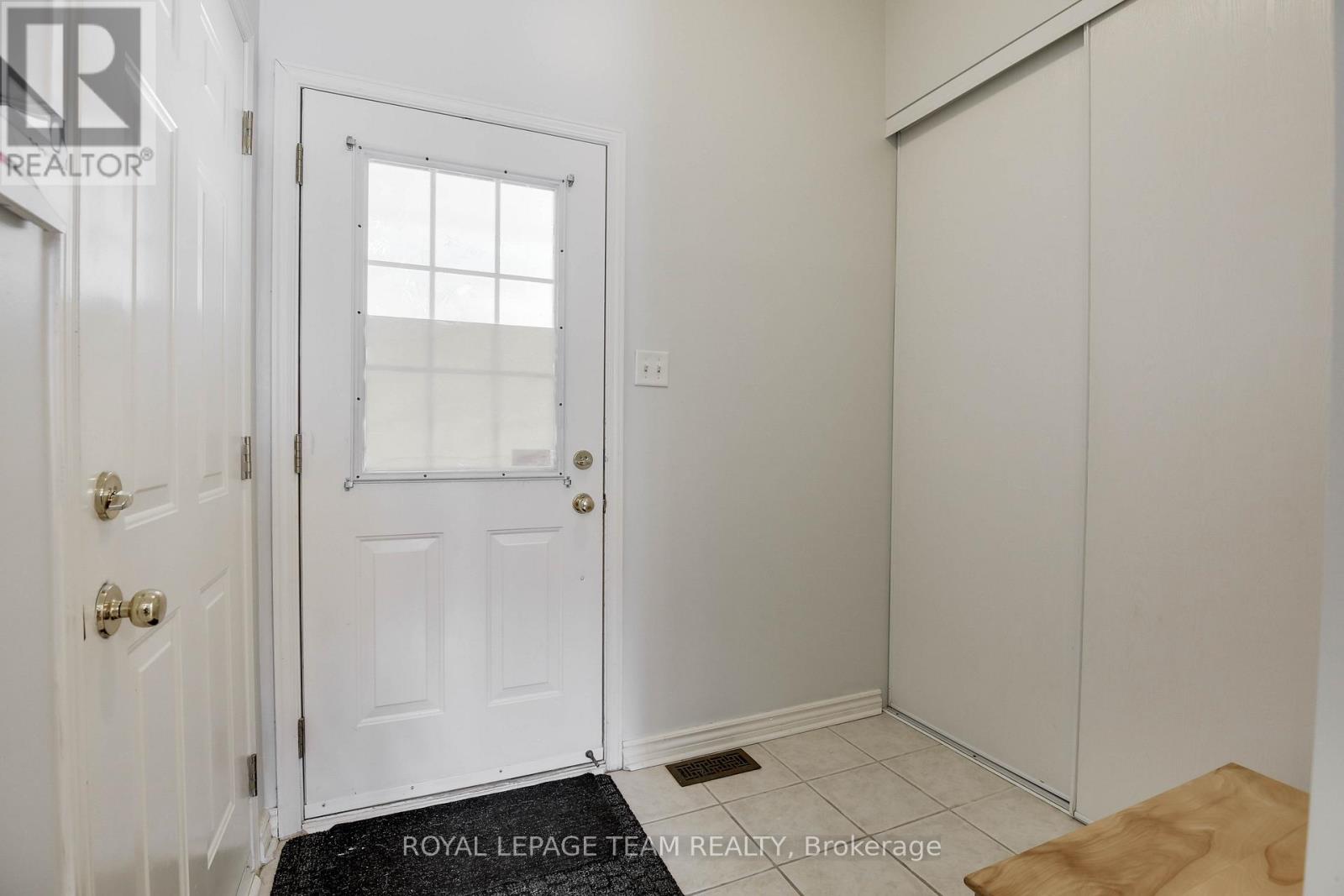 33 Scampton Drive, Ottawa, Ontario  K2W 1G1 - Photo 4 - X13448606