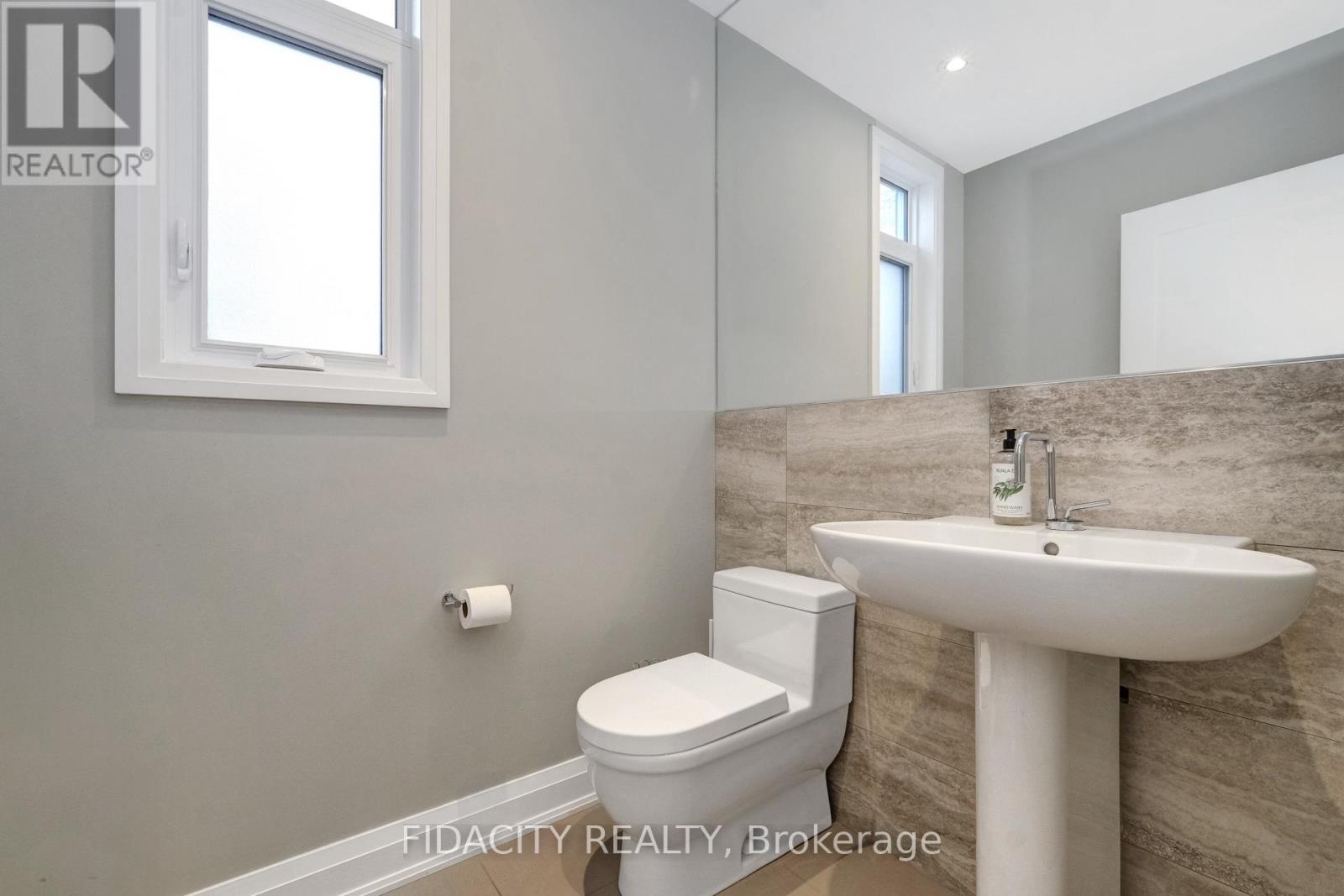 376 C Wilmont Avenue, Ottawa, Ontario  K2A 0B1 - Photo 15 - X13448670