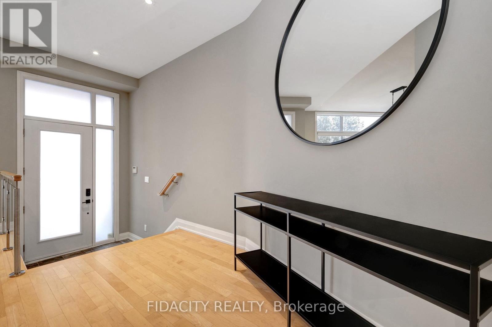 376 C Wilmont Avenue, Ottawa, Ontario  K2A 0B1 - Photo 2 - X13448670